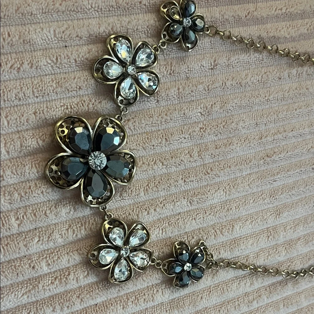 Gold-Tone Floral Crystal Necklace in Clear and Smoky Gray - Unbranded - Picture 2 of 3